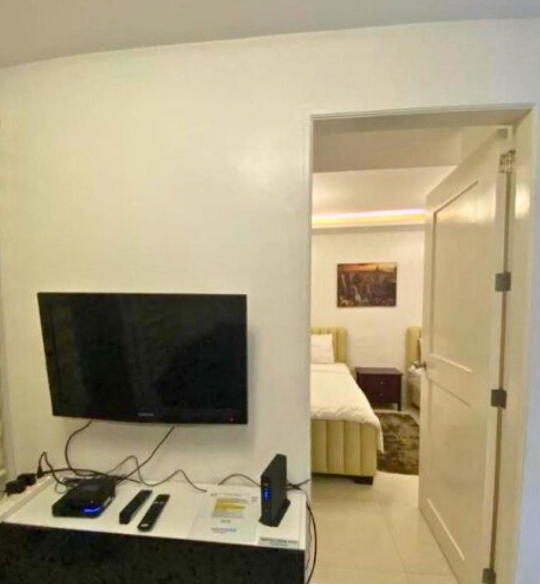 Near Us Embassy X Free Unlimited Pool, Massage & Sauna Access X Promo This Month! Explore Deluxe Studio W Balcony In Manila Perfectly Situated Near Naia Airport, Heart Of Manila Updated 2025 Price For Your Unforgettable Ultimate Staycation Experience Zewnętrze zdjęcie